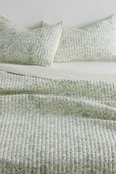 Eden Paisley Patterned Reversible 3-Piece Quilt Set