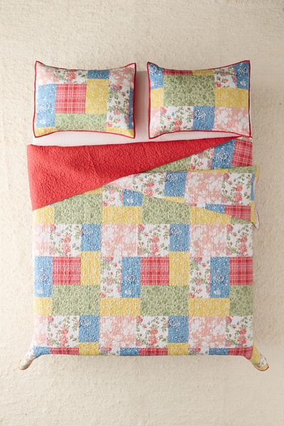 Farmhouse Florals Patterned Reversible 3-Piece Quilt Set