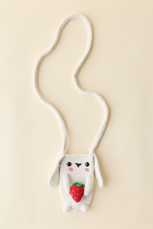 Bandoulière pour bouteille d'eau au crochet lapin aux fraises #2
