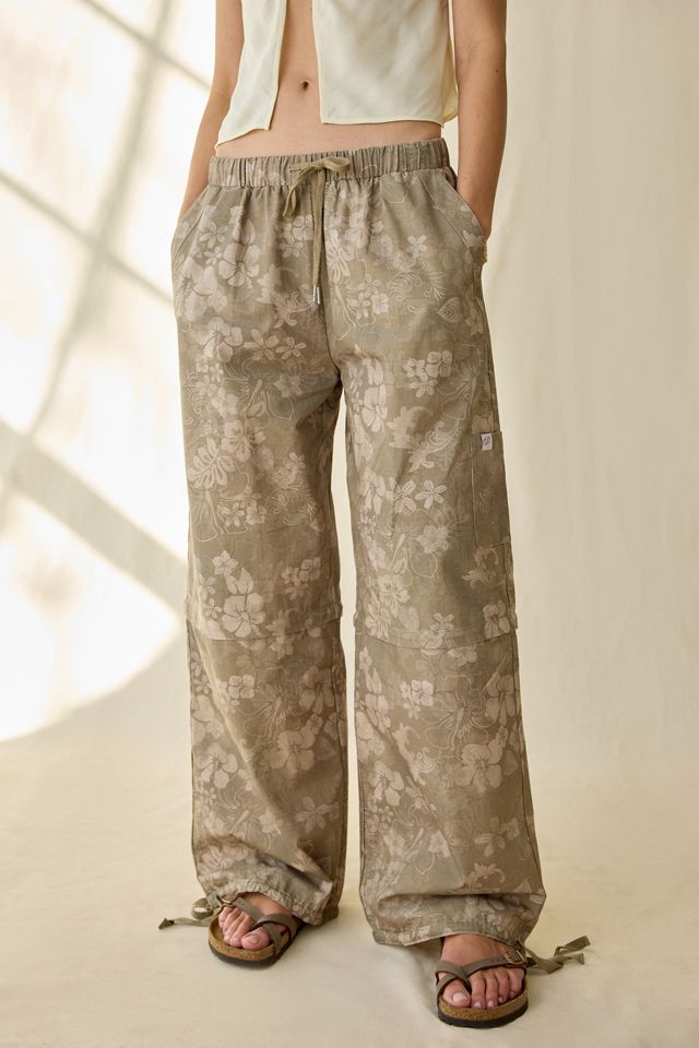Pantalon ample à imprimé hibiscus avec découpes Daisy Street #1