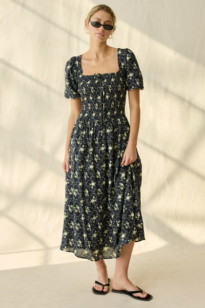 Daisy Street Picnic Perfect Smocked Puff Sleeve Midi Dress | Urban