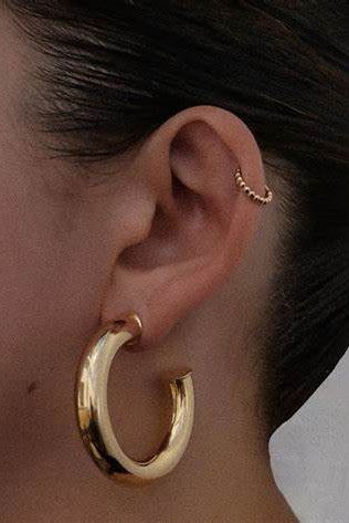 The M Jewelers Gold Madison Hoops In Gold, Women's At Urban Outfitters In Gold