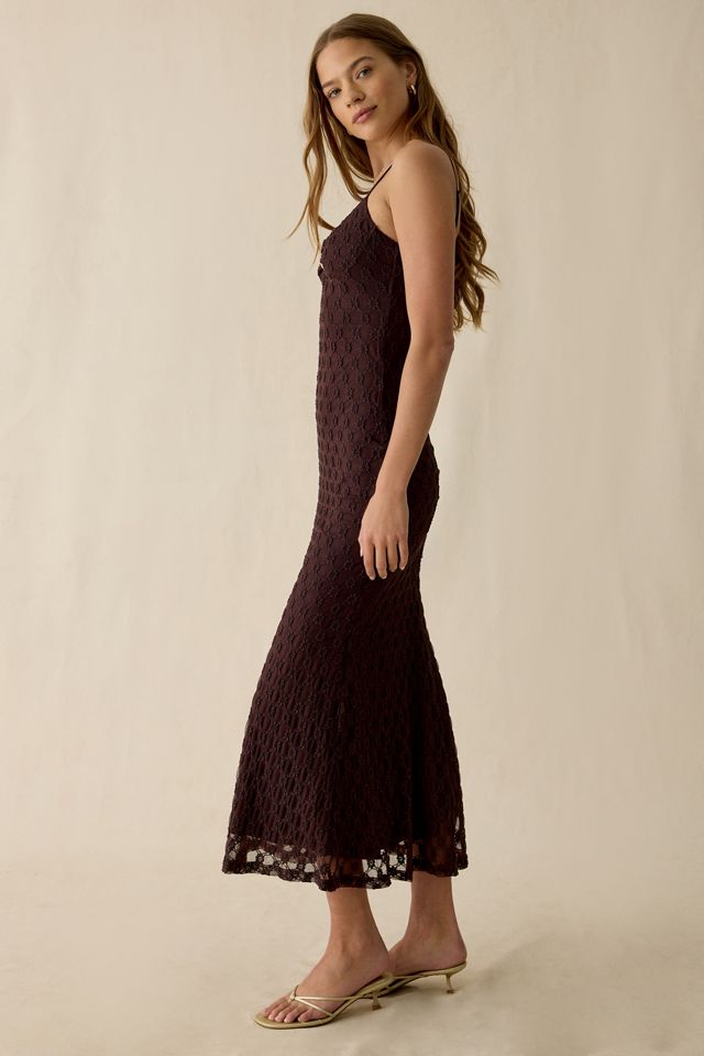Robe longue Bardot Karla avec fermoir doré et découpe en dentelle #4