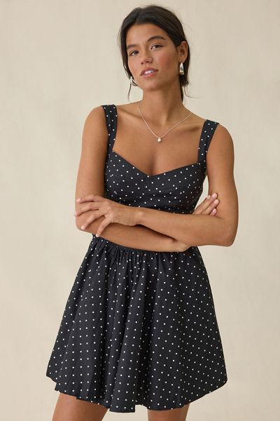 Mini-robe Bardot Coletta en coton à pois noirs avec dos noué