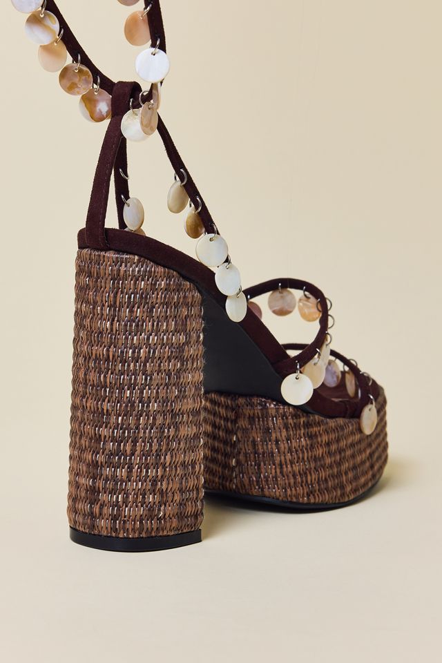 Azalea Wang Zazzie Shell Platform Sandals | Urban Outfitters