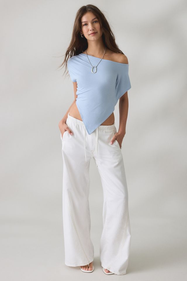 Poncho en tricot jersey asymétrique à épaules dénudées Bia UO #2