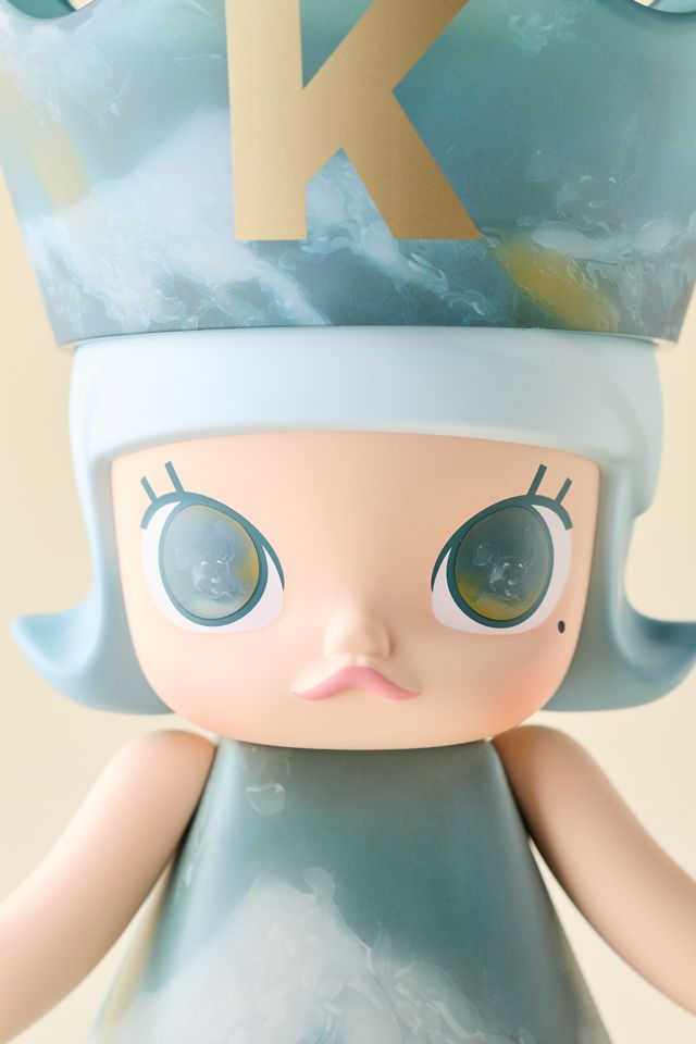 POP MART Mega Royal Molly 400% Didi To Love Figure | Urban Outfitters