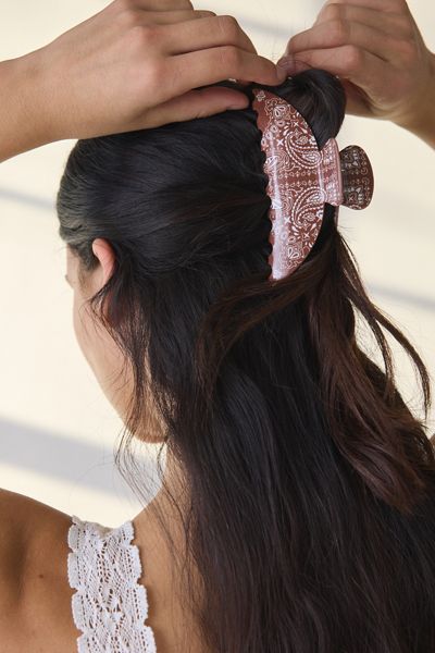 MACHETE French Hair Pin | Urban Outfitters display picture 1