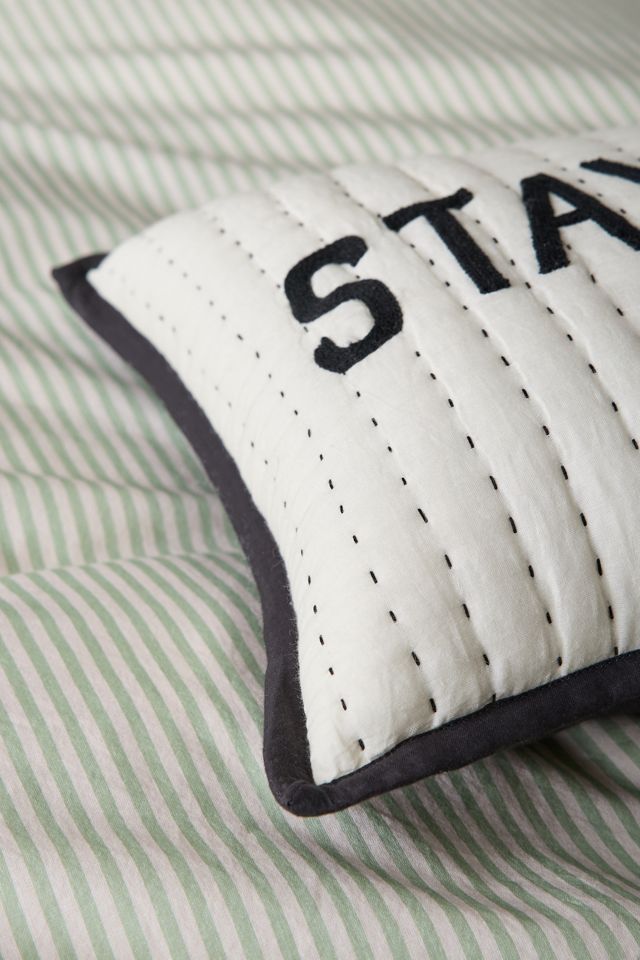 Coussin traversin Jasmine à point de semis avec texte slogan #1