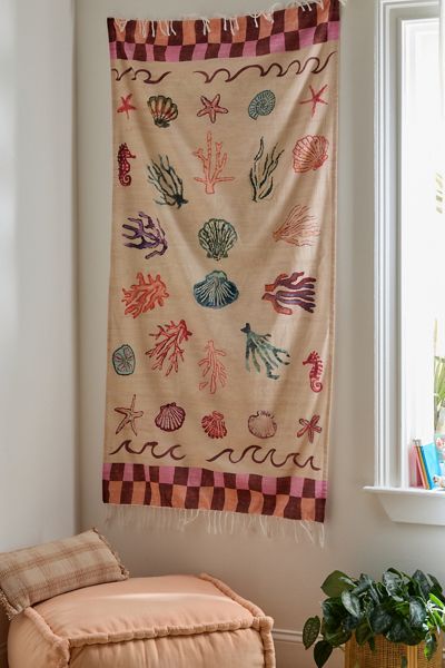 Wall Accents | Tapestries & Wall Décor | Urban Outfitters
