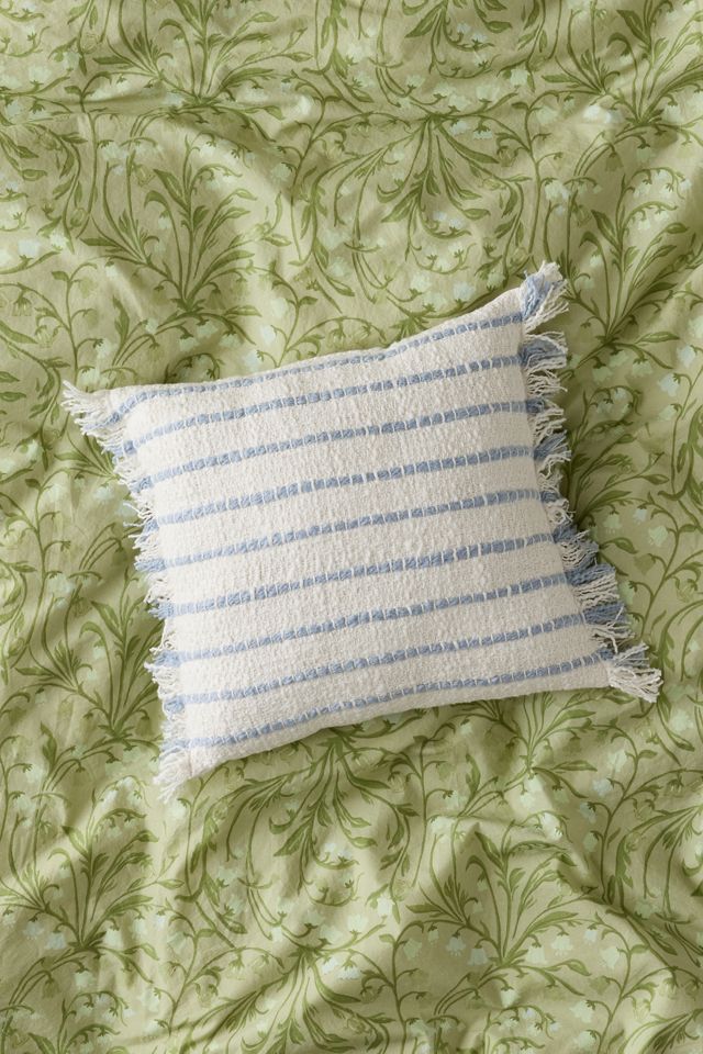 Coussin décoratif à rayures et franges Lou #1