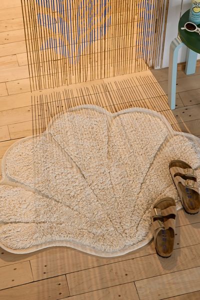 Seashell Shaped Hilo Tufted Rug