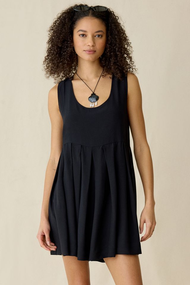 Mini-robe babydoll plissée à enfiler UO #1
