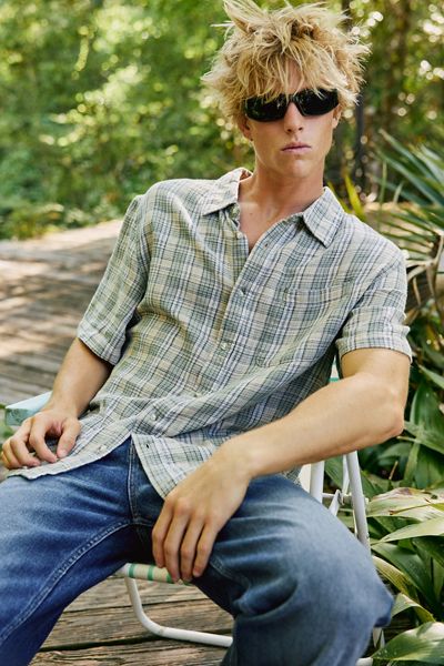 Men's Green Tops: T-Shirts, Polos & More | Urban Outfitters Canada
