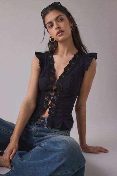 Blouse Kimchi Blue Aurelia à manches volantées et bordure en dentelle