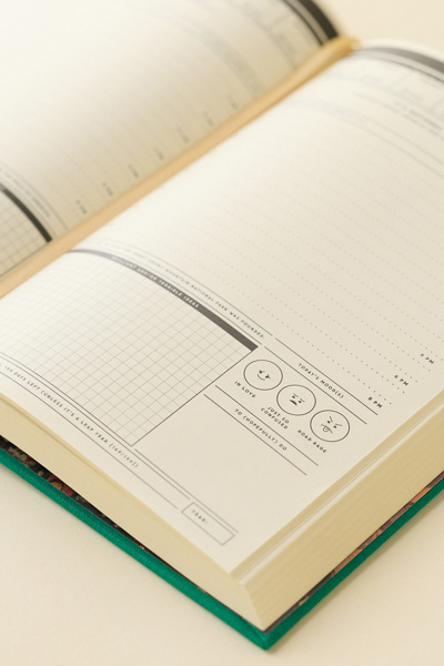 Undated Cloth-Bound Daily Planner
