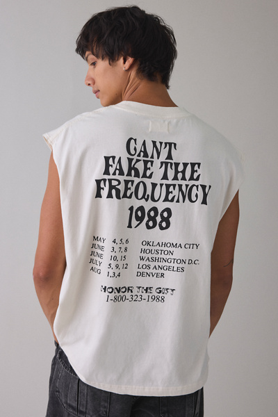 Honor The Gift Frequency Graphic Muscle Tee | Urban Outfitters