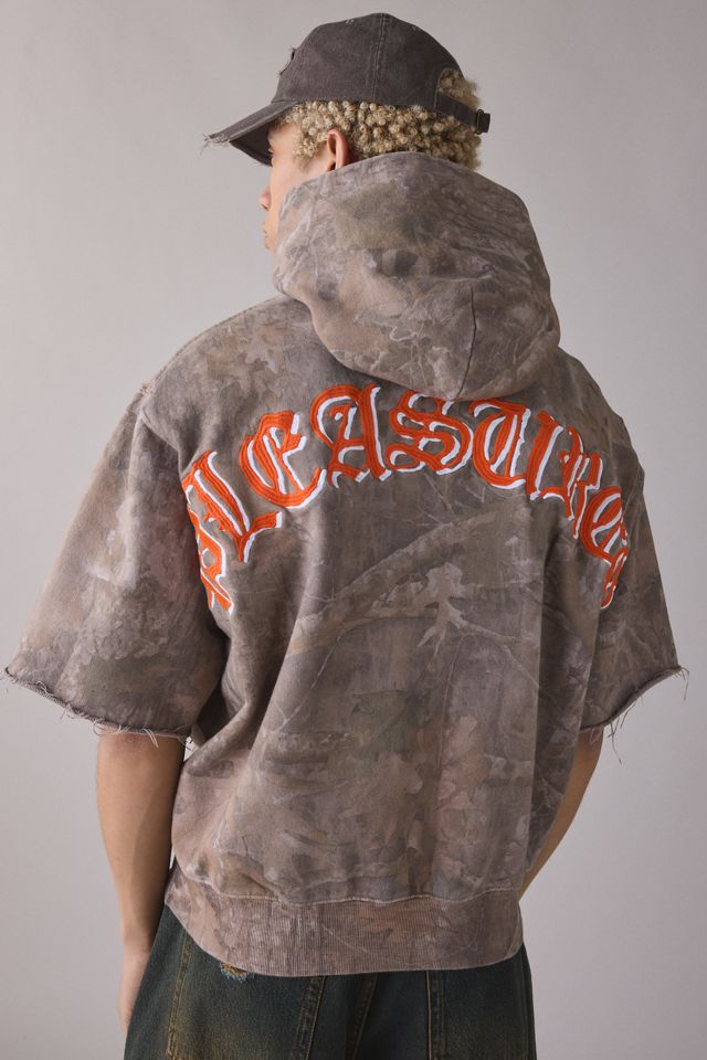 PLEASURES Camo Cutoff Hoodie Sweatshirt | Urban Outfitters