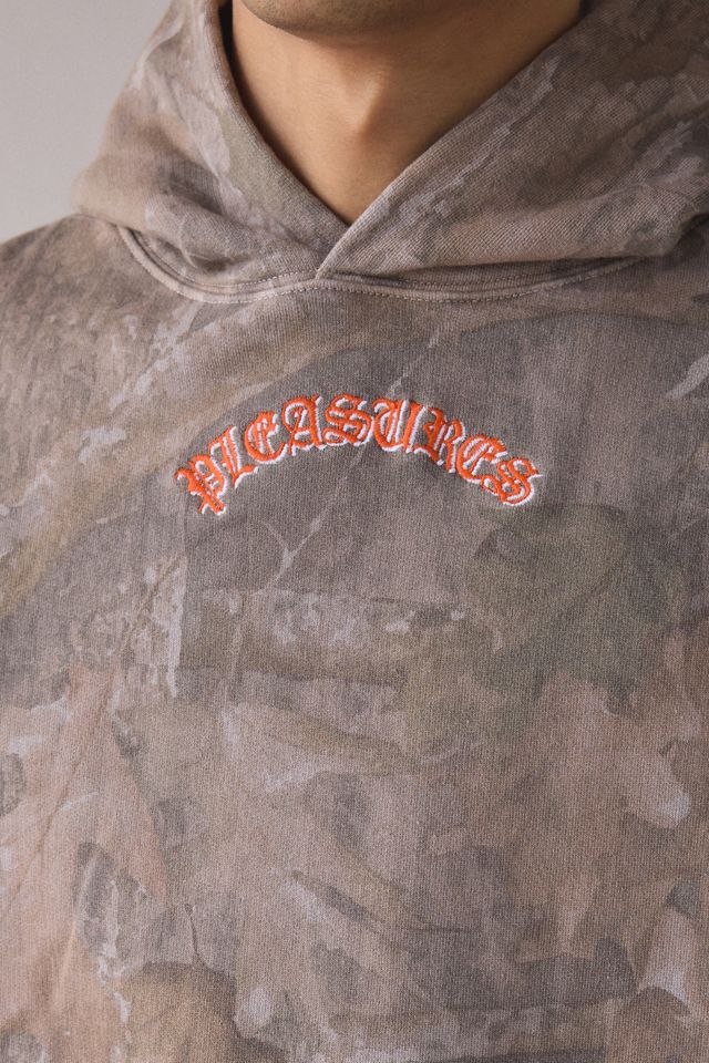 PLEASURES Camo Cutoff Hoodie Sweatshirt | Urban Outfitters