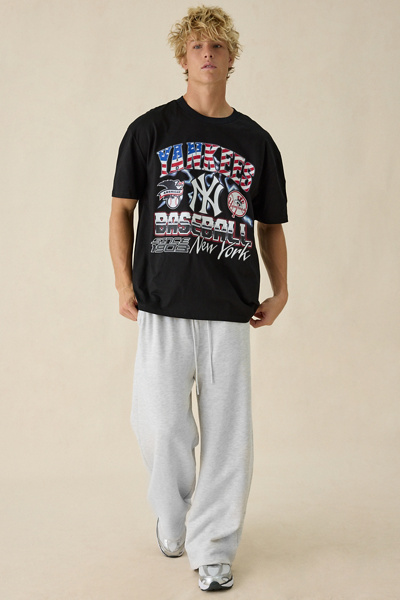 Pro Standard MLB New York Yankees Victory Graphic Tee