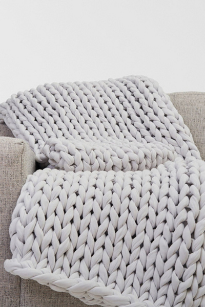Bearaby Cotton Knitted Weighted Blanket In Moonstone Grey At Urban Outfitters