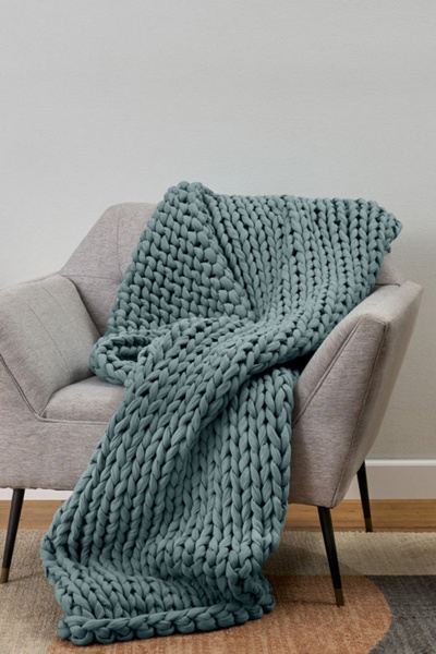 Bearaby Cotton Knitted Weighted Blanket In Blue Spruce At Urban Outfitters
