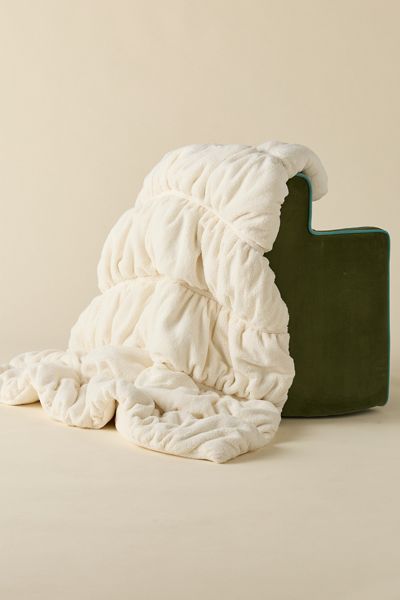 Cinched Marshmallow Cloud Fleece Throw Blanket