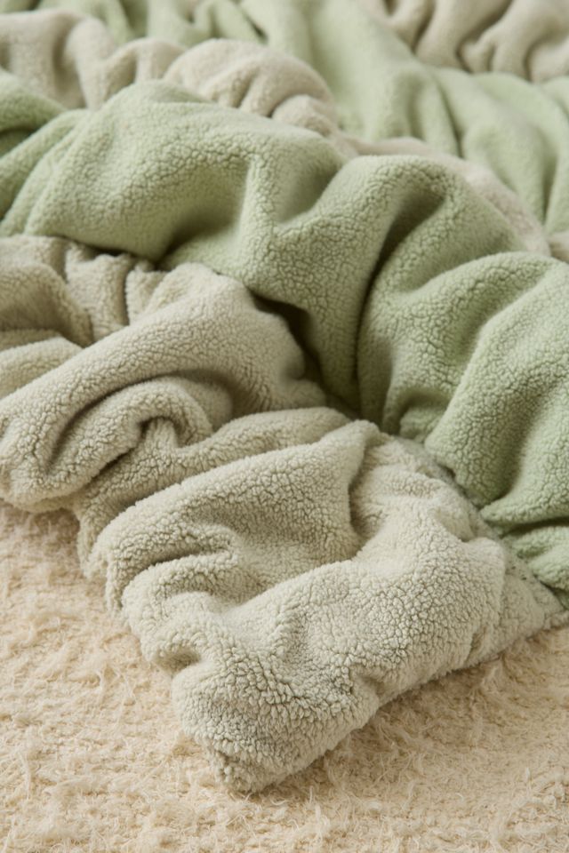Cinched Marshmallow Cloud Fleece Throw Blanket #2
