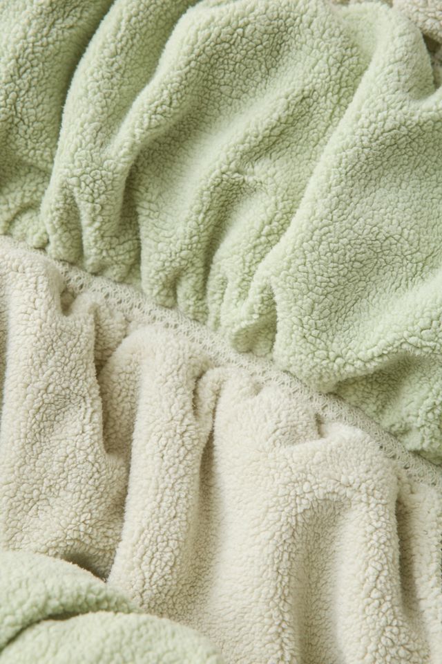 Cinched Marshmallow Cloud Fleece Throw Blanket #3