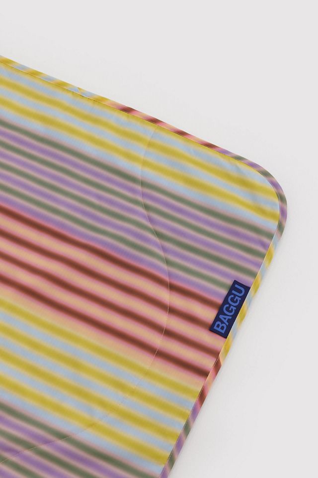 BAGGU Patterned Puffy Picnic Blanket #1