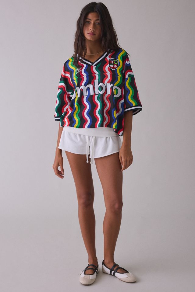 Umbro UO Exclusive V-Neck Cropped Jersey Top | Urban Outfitters