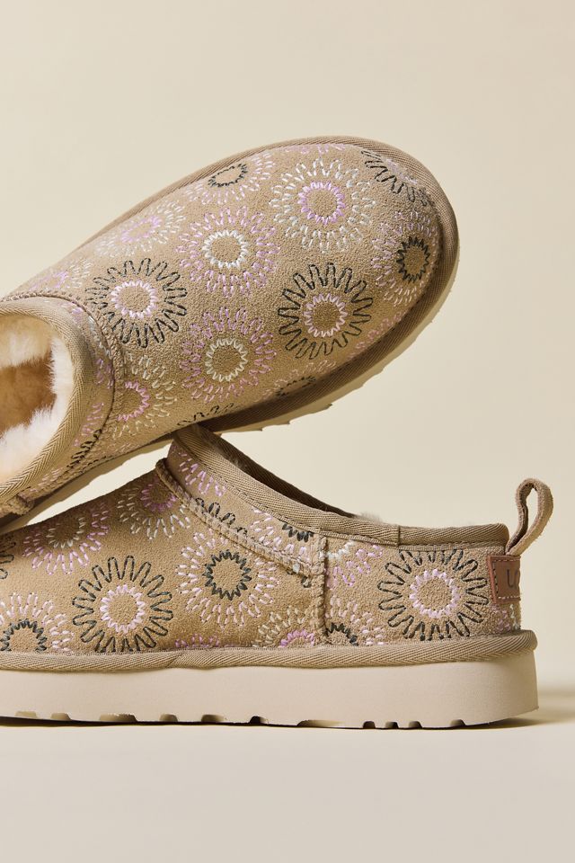 Bottes Classic Micro Mini Sun Stitch pour femmes de UGG #1