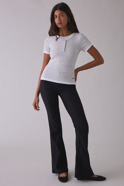 T-shirt Henley en tricot côtelé superposé GUESS JEANS