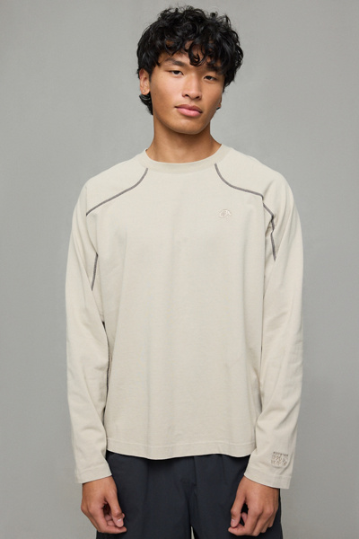 Mountain Hardwear Supply Long Sleeve Tee in Cream at Urban Outfitters