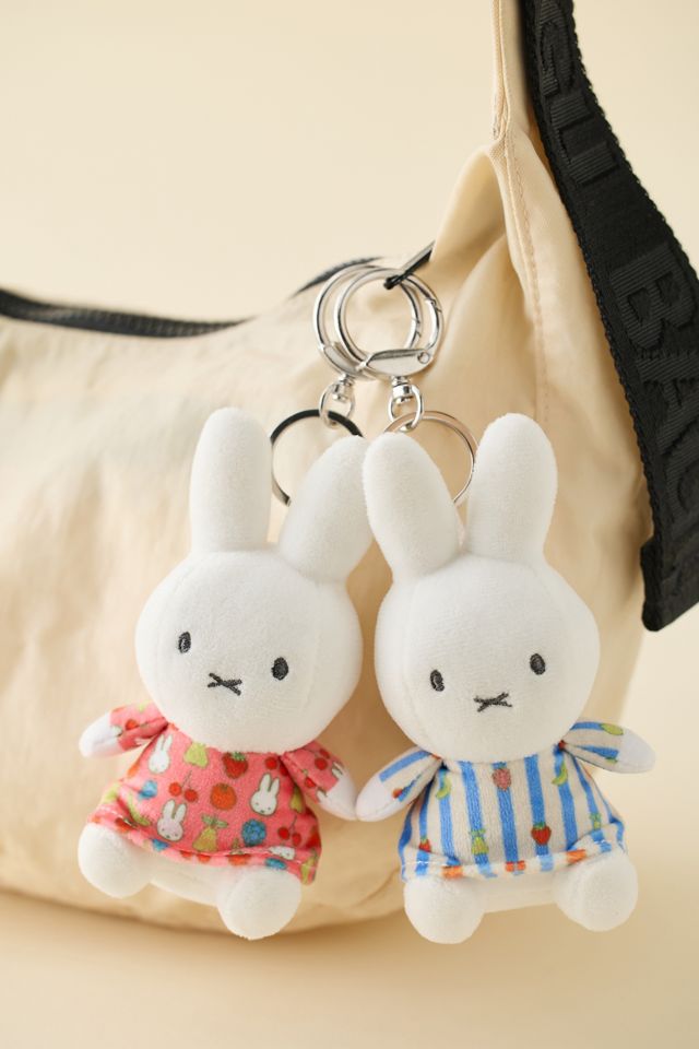 Porte-clés peluche Miffy en robe à motif fruits exclusif UO #1