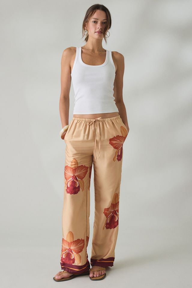 Pantalon en satin à jambe droite Cattleya à motif floral SNDYS X UO #1