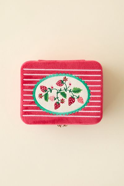 Étui à bijoux en velours brodé de fraises