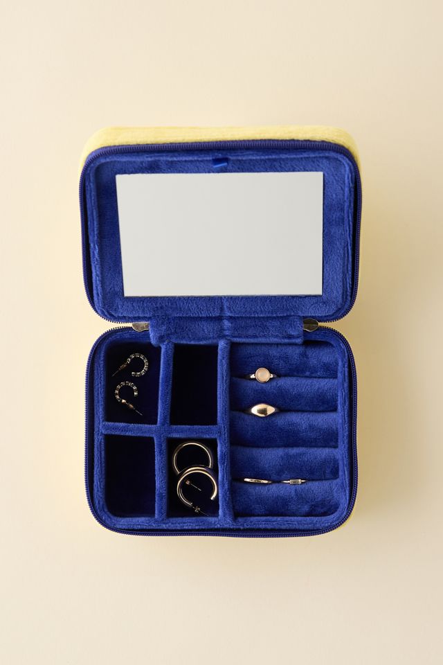 Étui à bijoux en velours brodé Butter #1