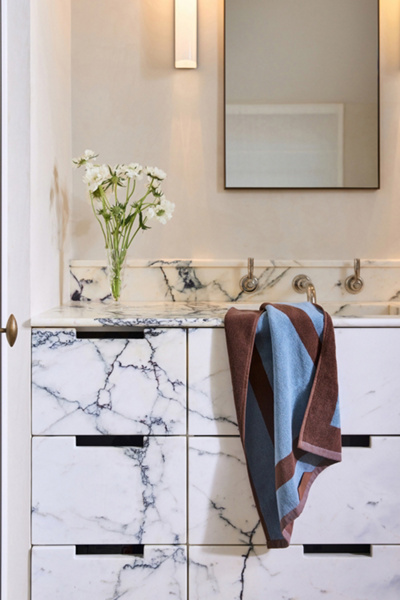 Bed Threads Two-Toned Hand Towel