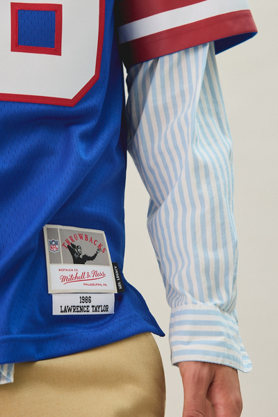 Mitchell & Ness NFL New York Giants 1986 Lawrence Taylor Legacy Football Jersey Tee