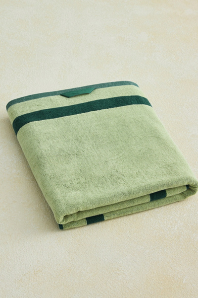 Bed Threads Two-toned Bath Sheet In Forest/sage At Urban Outfitters