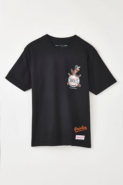 Levi's® Zipper Radio Graphic Tee | Urban Outfitters
