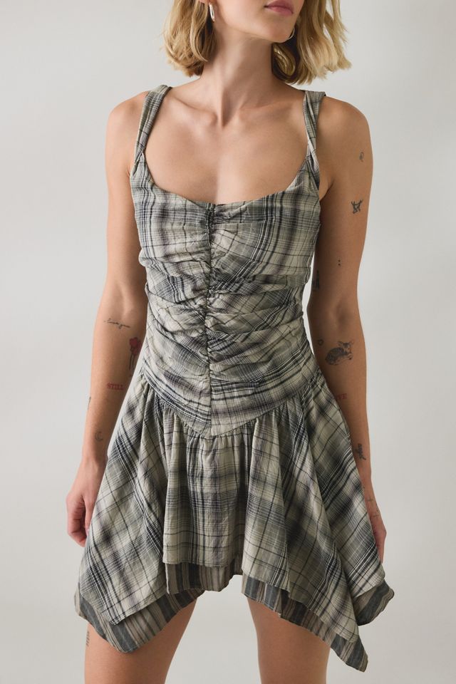 Mini-robe UO Adina à carreaux à taille basse et ourlet en pointe #1