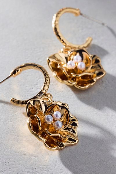 Boucles d'oreilles créoles à breloques florales et perles