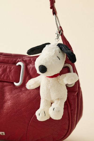 Steiff Peanuts Snoopy Plushie Keychain | Urban Outfitters