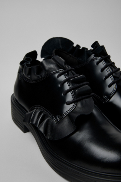 Camper Dean Ruffled Leather Oxford | Urban Outfitters