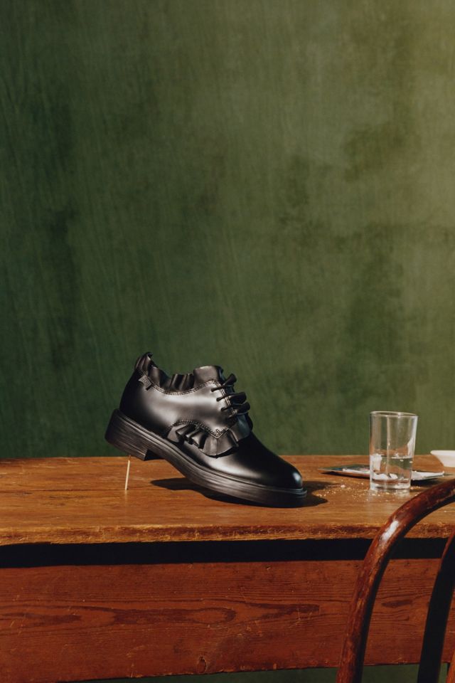 Camper Dean Ruffled Leather Oxford | Urban Outfitters