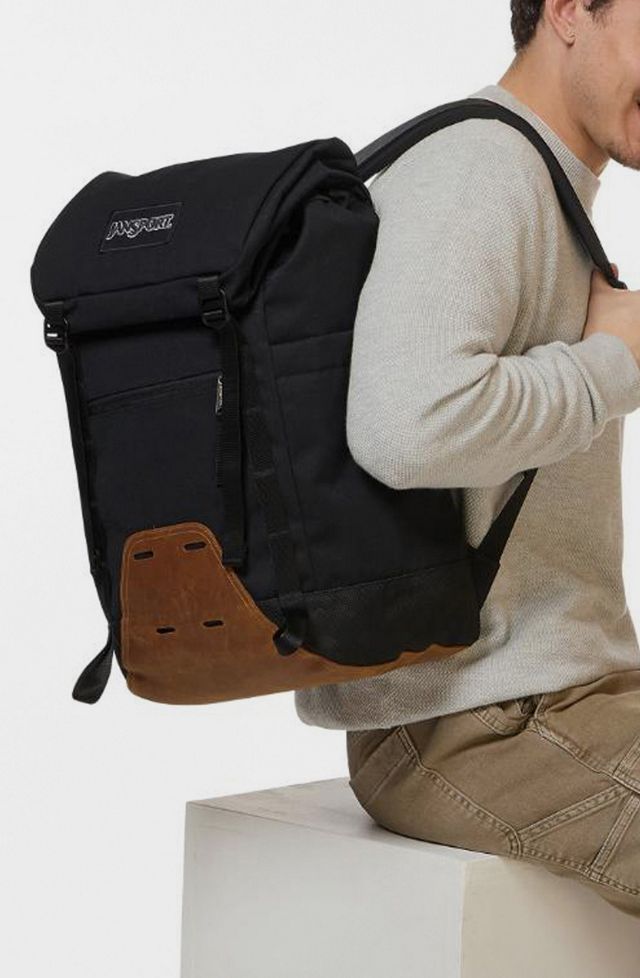aero travel backpack Aero 60L Vacuum-Seal Air Compression Travel Backpack  Black Voyage