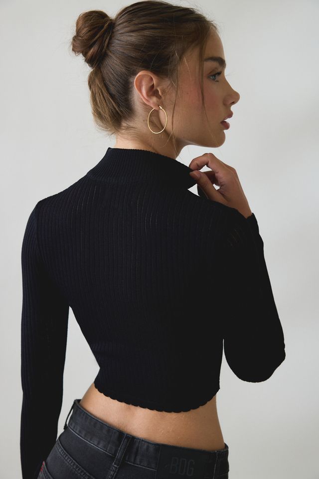 BDG Lizzy V-Hem Cropped Fitted Turtleneck Sweater #3