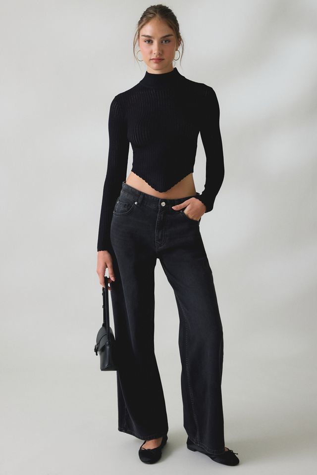 BDG Lizzy V-Hem Cropped Fitted Turtleneck Sweater #4